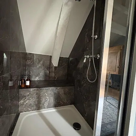 Maison Du 7 Bed & Breakfast *